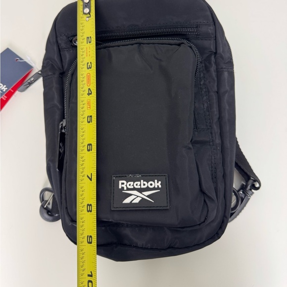 Reebok Black Nylon Sling Bag / Backpack NWT - Picture 8 of 10